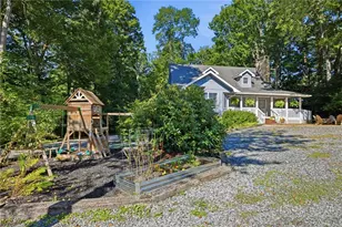 915 Balsam Dr, Newland, NC 28657 - Photo 9