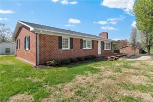 612 E Main St, Boonville, NC 27011 - Photo 3