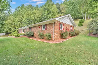 6762 Hwy 421 N, Vilas, NC 28692 - Photo 3