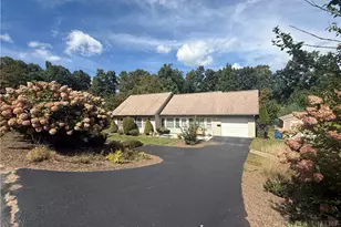 122 Forest Oak Ln, Jefferson, NC 28640 - Photo 1