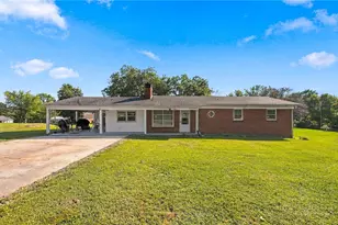 605 Lincoln Ln, Lenoir, NC 28645 - Photo 1