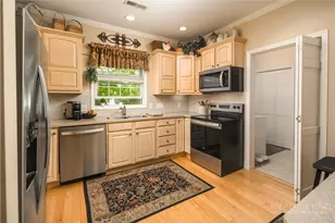 240 Village Dr, Blowing Rock, NC 28605 - Photo 19