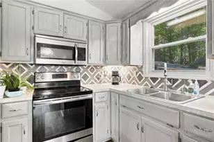 843 Oaktree Ln, Jefferson, NC 28640 - Photo 11