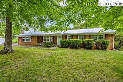 702 Ridge Avenue, West Jefferson, NC 28694 - Photo 1