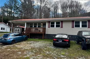 34 Leon Holder Ln, Elk Park, NC 28622 - Photo 1