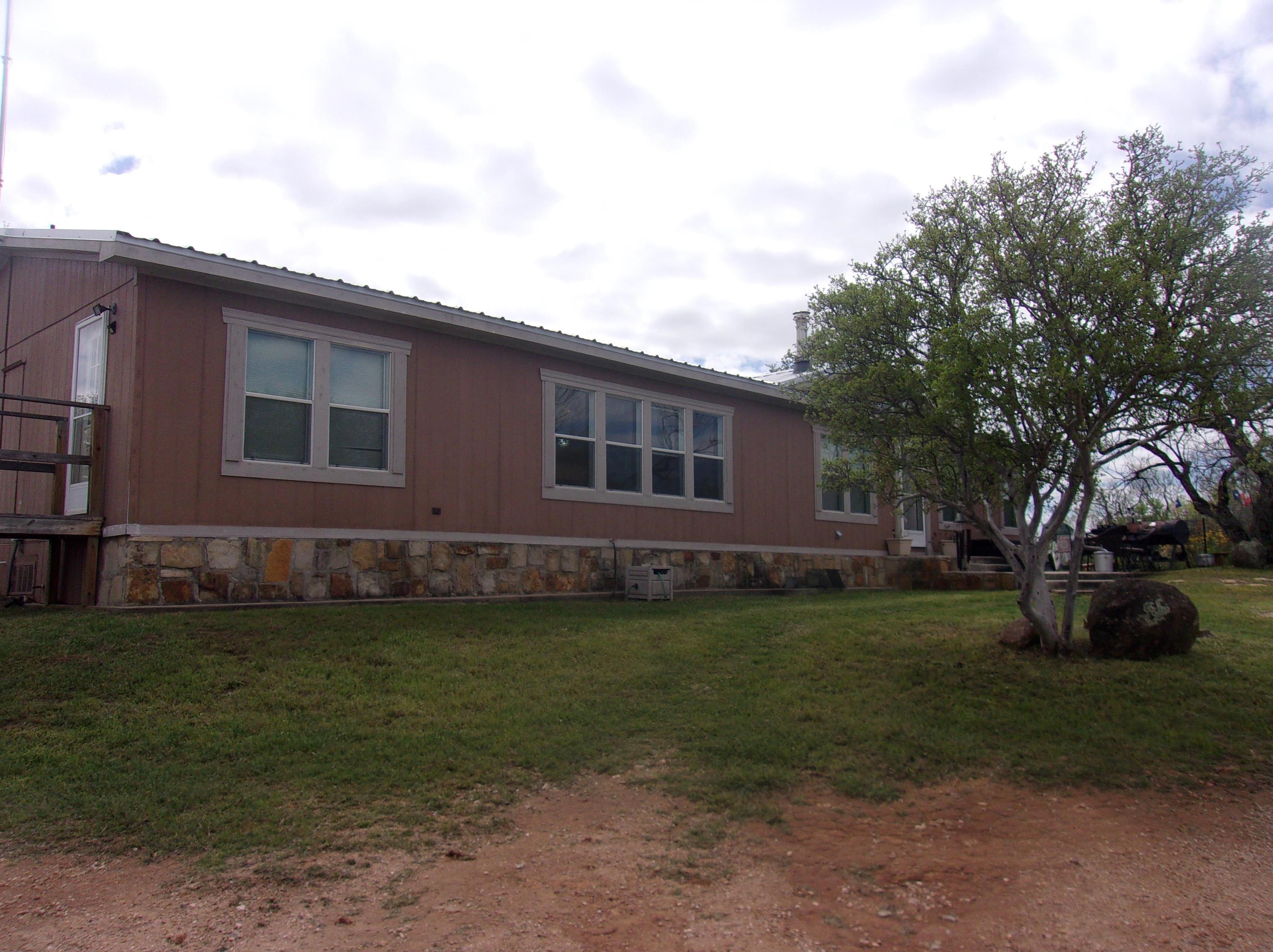 117 Oak Mountain Cir, Sunrise Beach TX  78643-9558 exterior