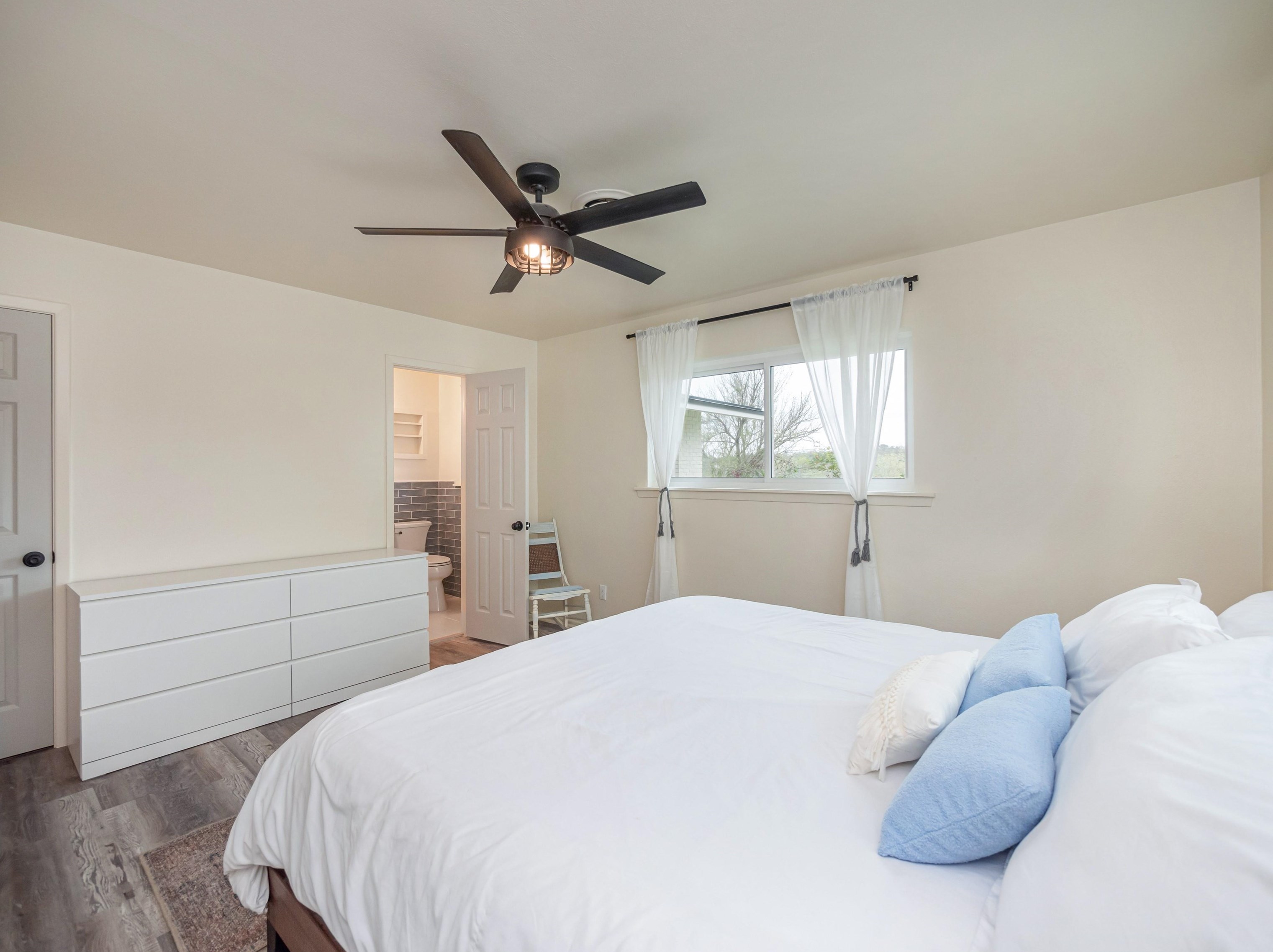 1107 Sandstone St, Sunrise Beach TX  78643-2426 exterior