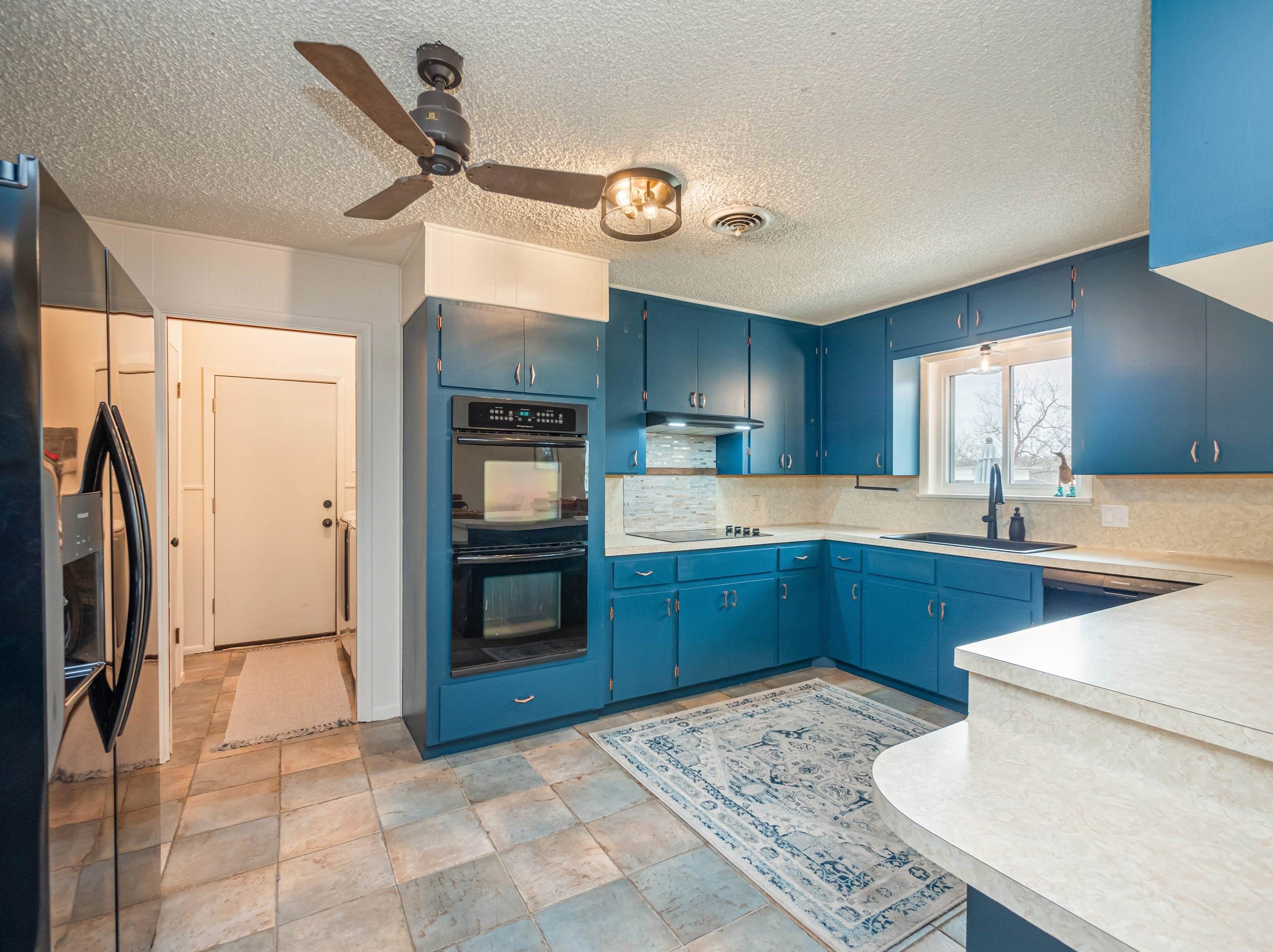 1107 Sandstone St, Sunrise Beach TX  78643-2426 exterior