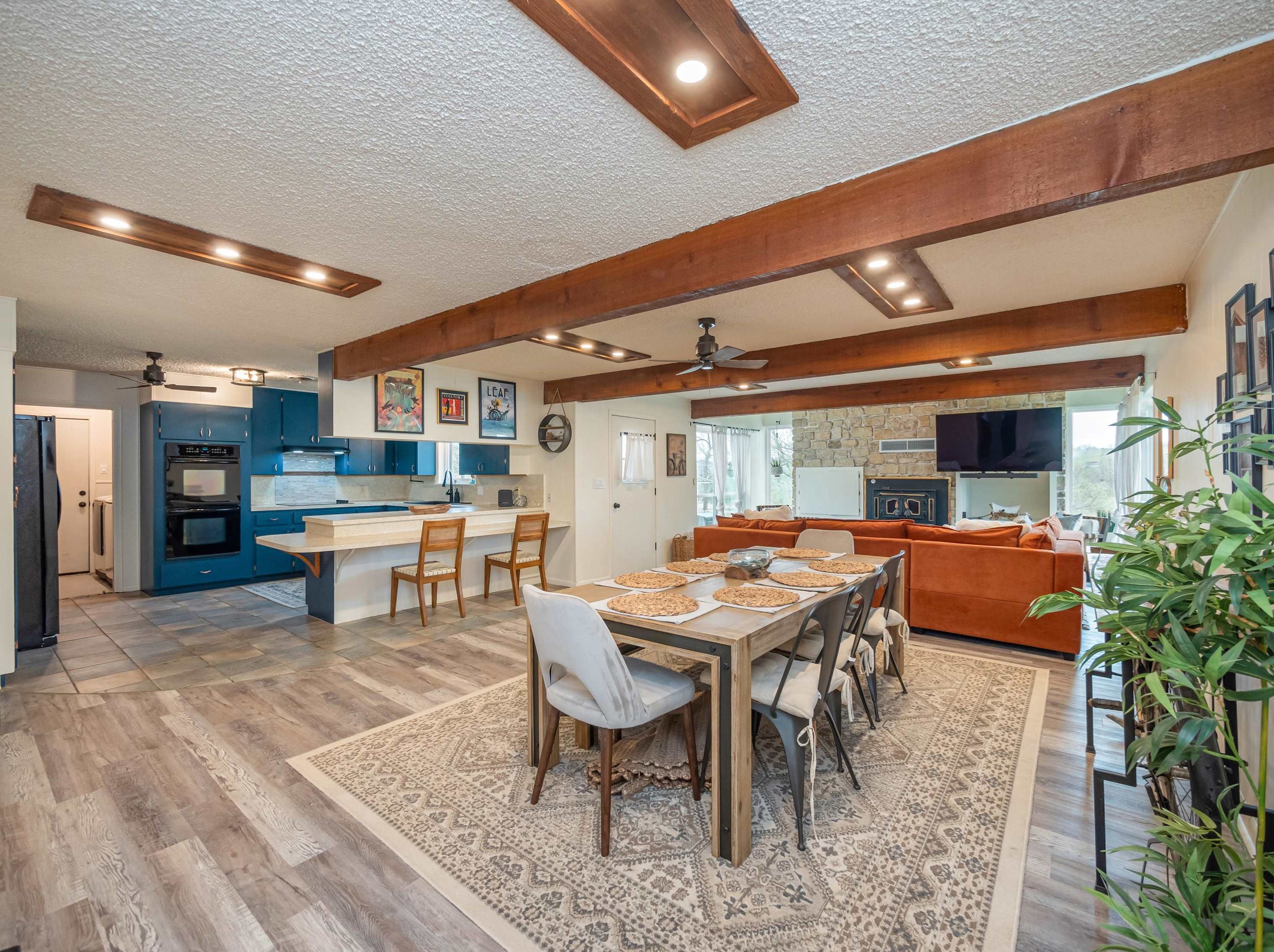 1107 Sandstone St, Sunrise Beach TX  78643-2426 exterior