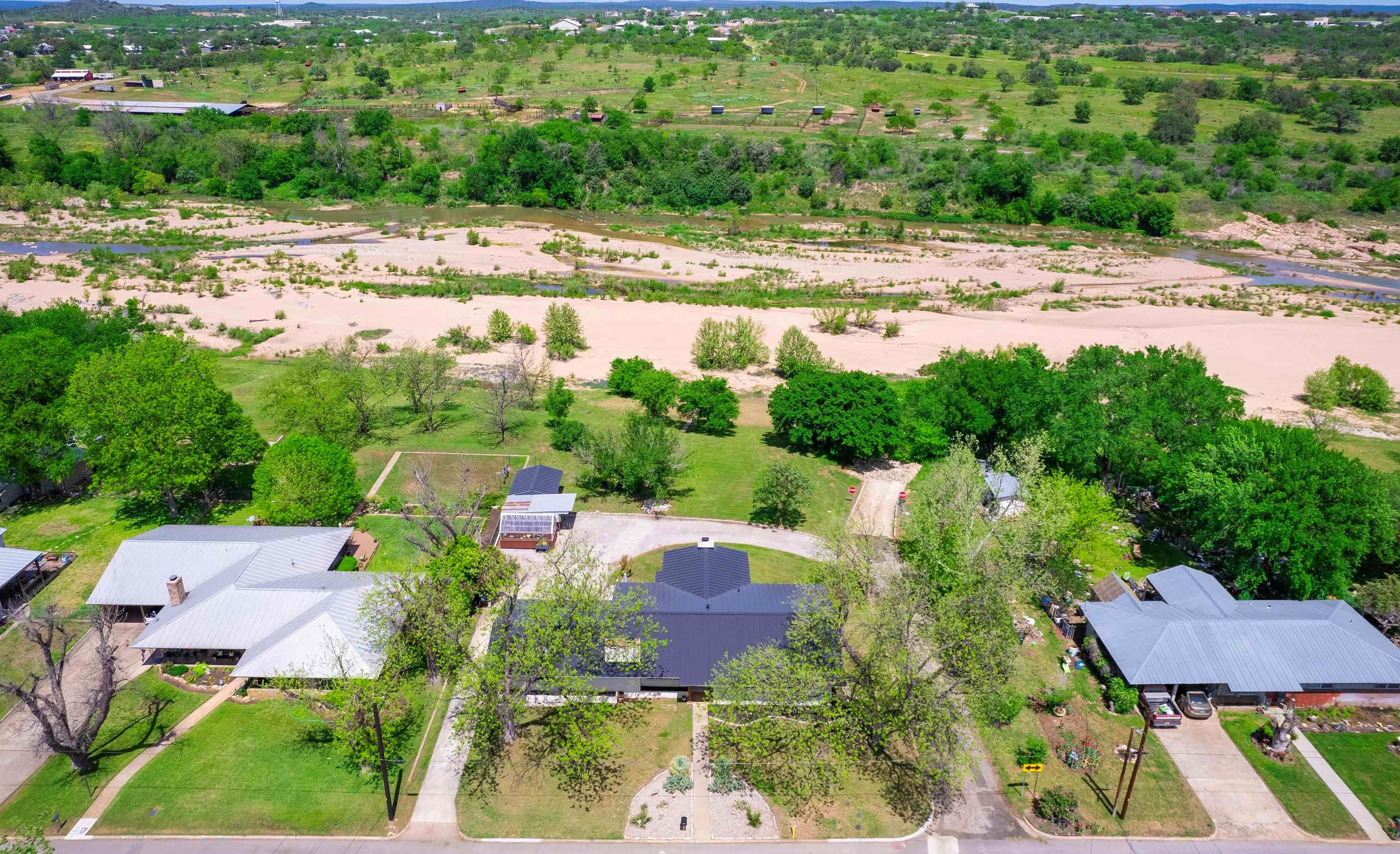 1107 Sandstone St, Sunrise Beach TX  78643-2426 exterior