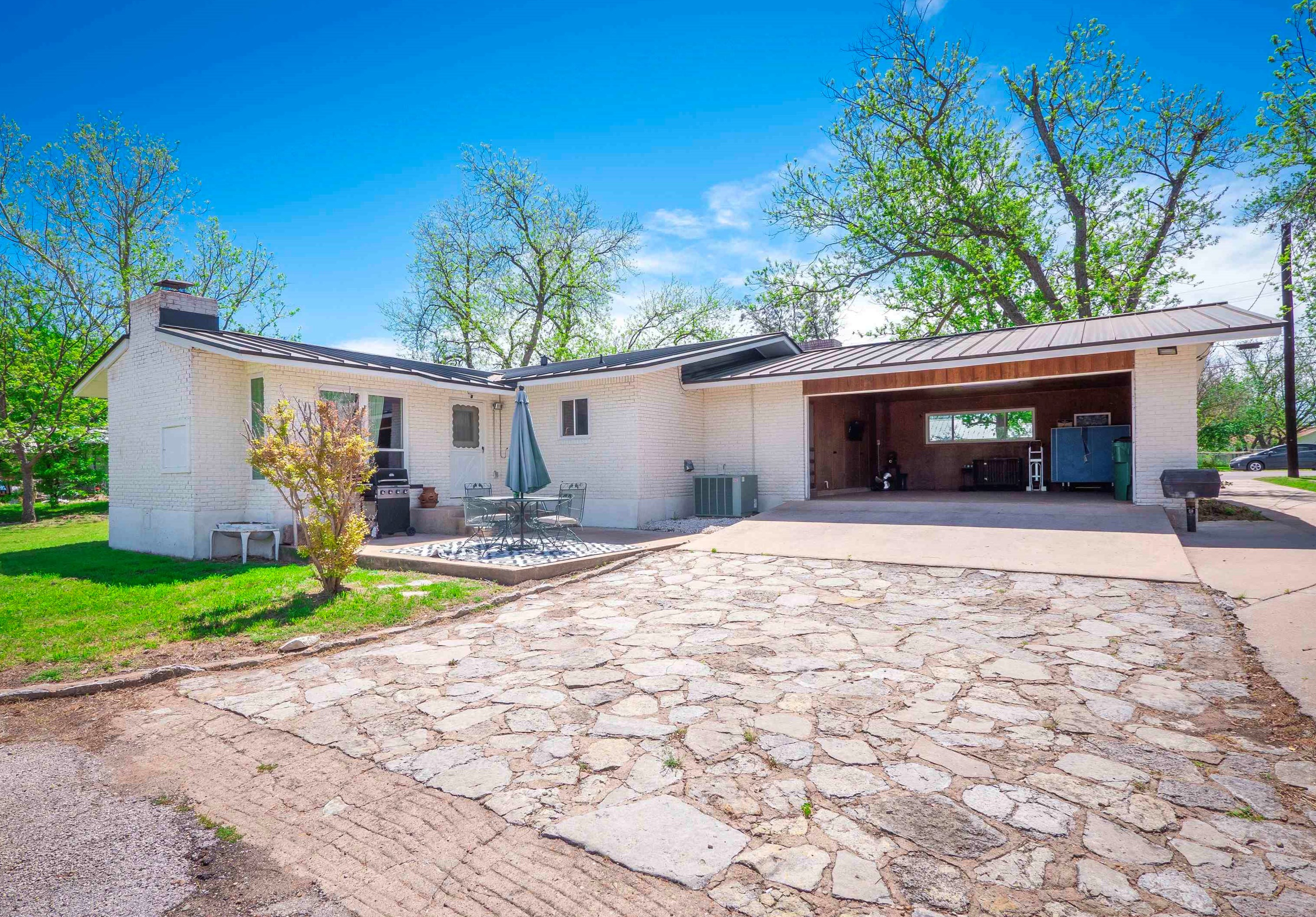 1107 Sandstone St, Sunrise Beach TX  78643-2426 exterior