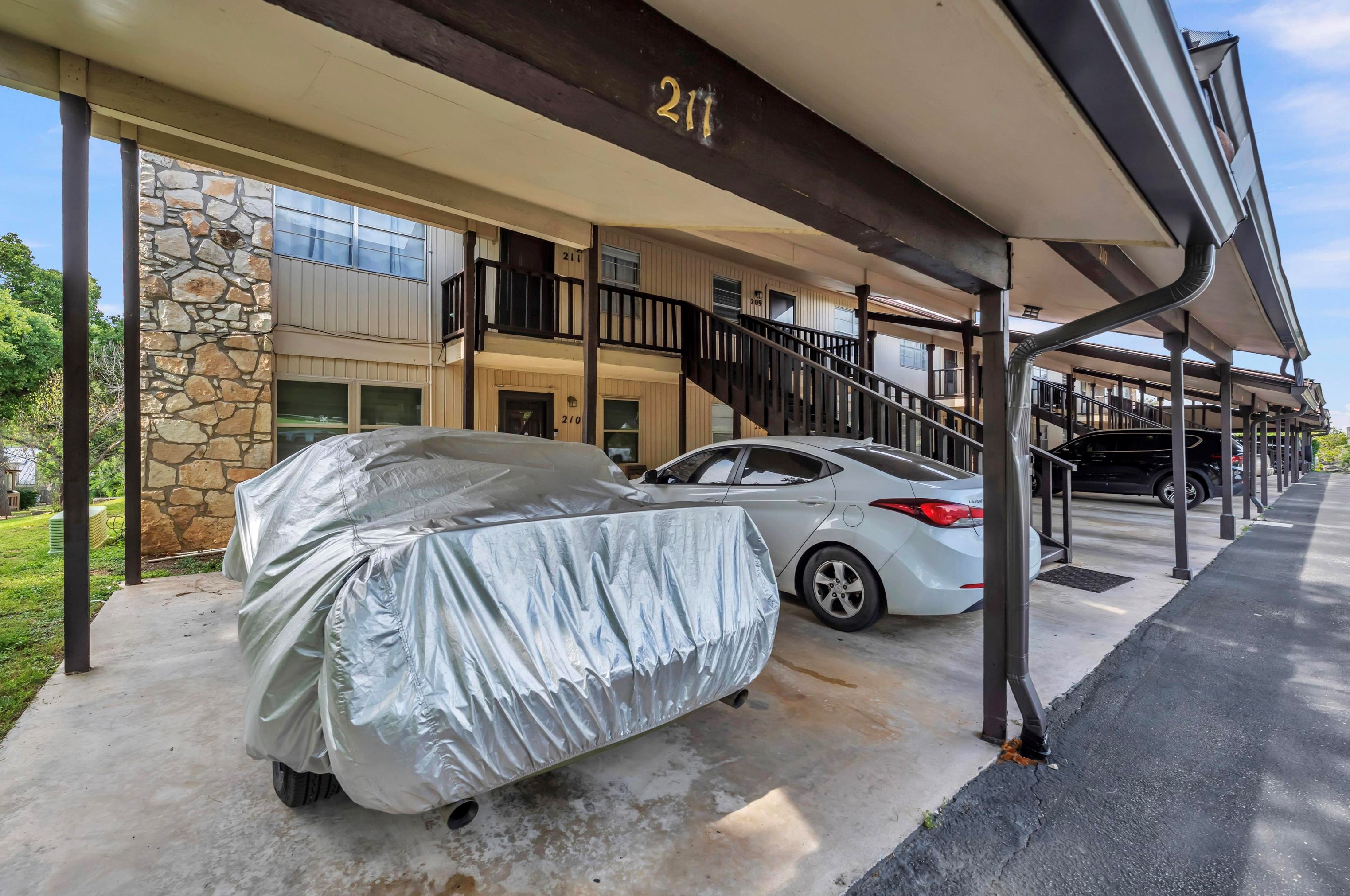1210 Hi Stirrup, Cypress Mill TX  78657-6095 exterior