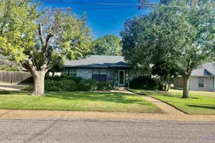 1113 Hackberry Dr, Marble Falls, TX 78654 - Photo 1