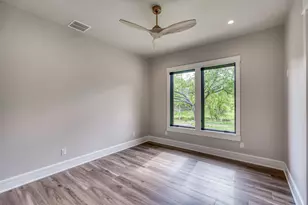 106 Edwards Cir, Horseshoe Bay, TX 78657 - Photo 9