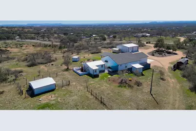 202 W Rio Llano Drive, Llano, TX 78643 - Photo 1