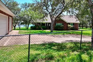 220 W Lakecrest Dr, Bluffton, TX 78607 - Photo 3