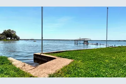 220 W Lakecrest Drive, Bluffton, TX 78607 - Photo 27