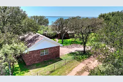 220 W Lakecrest Drive, Bluffton, TX 78607 - Photo 7