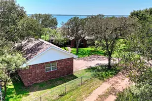 220 W Lakecrest Dr, Bluffton, TX 78607 - Photo 7