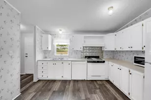 156 Julie Ln, Kingsland, TX 78639 - Photo 11