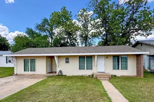 1107 E Brown St, Llano, TX 78643 - Photo 1