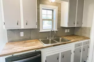 1107 E Brown St, Llano, TX 78643 - Photo 17