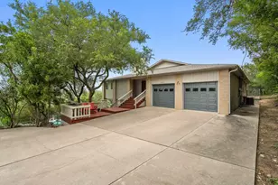 1011 Ridge Point Dr, Marble Falls, TX 78654 - Photo 3