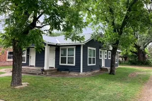 204 E Dry St, San Saba, TX 76877 - Photo 3