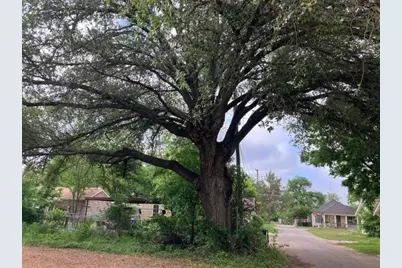 204 E Dry Street, San Saba, TX 76877 - Photo 5