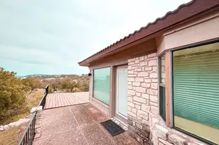 302 Dogie Dr, Horseshoe Bay, TX 78657 - Photo 3