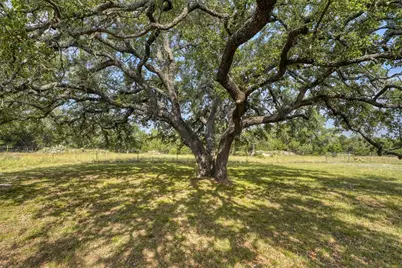 1050 Twisted Oak, Horseshoe Bay, TX 78657 - Photo 25