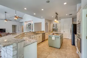 1050 Twisted Oak, Horseshoe Bay, TX 78657 - Photo 9