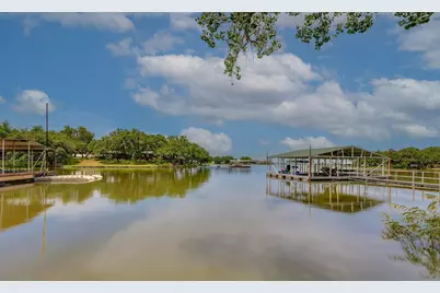 214 Island Lodges Dr, Buchanan Dam, TX 78609 - Photo 17
