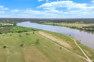 204 Crest Dr, Spicewood, TX 78669 - Photo 3