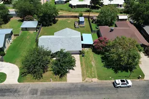 1008 Wright St, Llano, TX 78643 - Photo 3