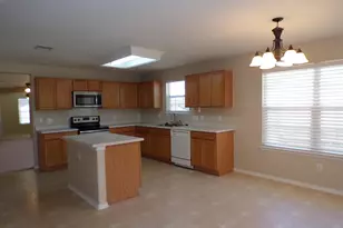 95 E Wildflower, Marble Falls, TX 78654 - Photo 5