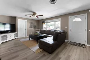 209 E Live Oak St, Burnet, TX 78611 - Photo 9