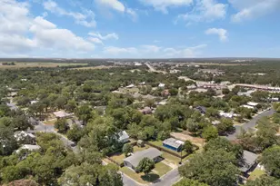 209 E Live Oak St, Burnet, TX 78611 - Photo 25