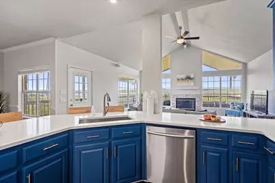 504 Lakeshore Circle, Lago Vista, TX 78645 - Photo 11