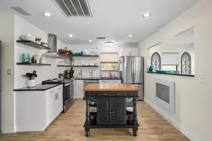 25420 Cove Dr, Spicewood, TX 78669 - Photo 9