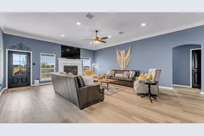 709 Three Creeks Dr, Bertram, TX 78605 - Photo 9