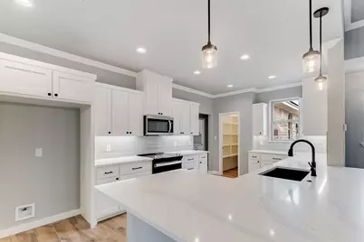 914 W Oakridge Drive, Marble Falls, TX 78654 - Photo 3