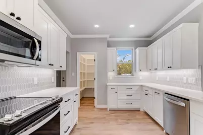 914 W Oakridge Drive, Marble Falls, TX 78654 - Photo 5