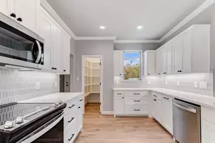 914 W Oak Ridge Dr, Marble Falls, TX 78654 - Photo 5