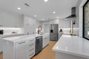 113 W Bluebonnet Rd, Horseshoe Bay, TX 78657 - Photo 7