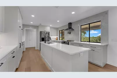 113 W Bluebonnet Road, Horseshoe Bay, TX 78657 - Photo 3