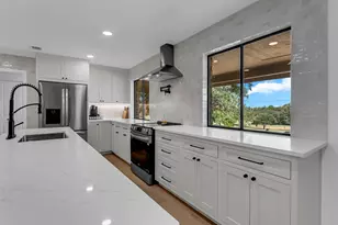 113 W Bluebonnet Rd, Horseshoe Bay, TX 78657 - Photo 9