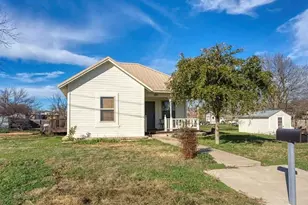 305 W Tarrant St, Llano, TX 78643 - Photo 3