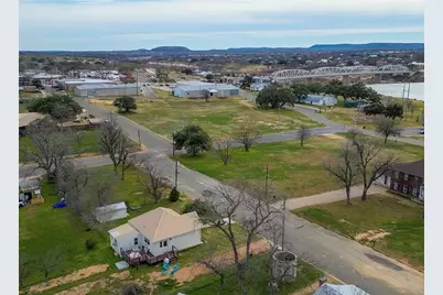 305 W Tarrant Street, Llano, TX 78643 - Photo 13