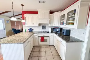 209 Crest Dr, Kingsland, TX 78639 - Photo 11